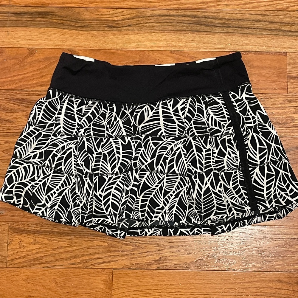 Lululemon RARE size 6 Print, Pace Rival skirt